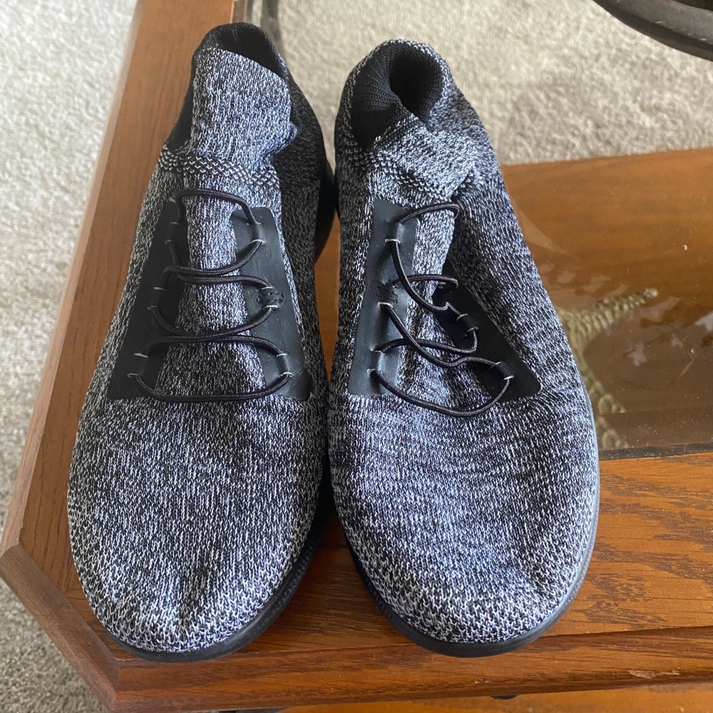 Skechers sz 9 Ultra sock slip ons.  Very good condition.  Black & white tweed.